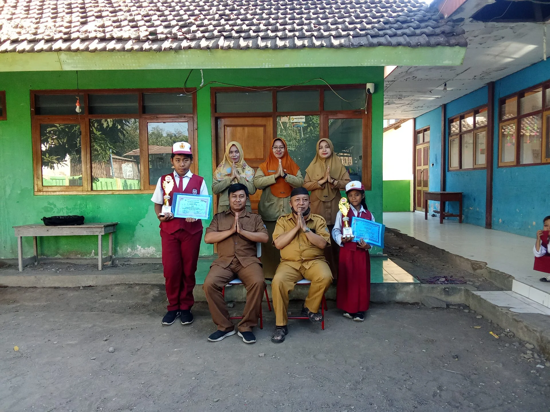 Penyerahan sertifikat Pemenang lomba HUT RI 81